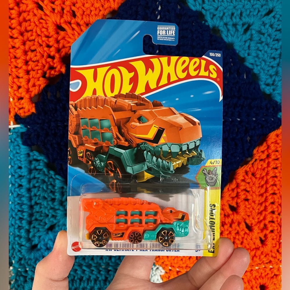 HotWheels Ultimate TRex Transporter Experimotors Dinosaur Die Cast Car NEW